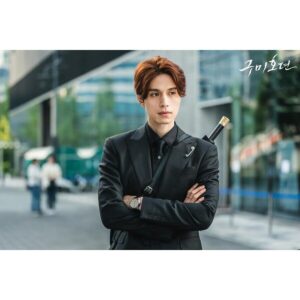 Lee Dong Wook sebagai Lee Yeon di Tale of The Nine Tailed