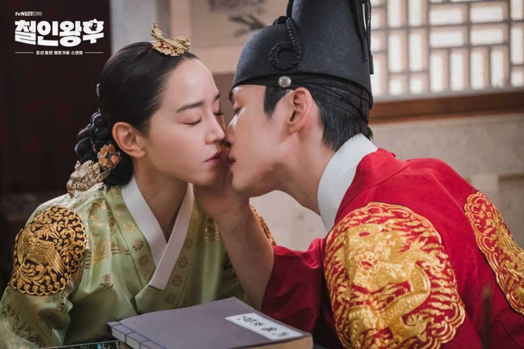 shin hye sun dan kim jung hyun dalam mr.queen