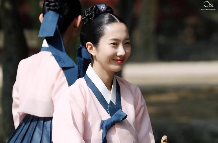 chae seo eun sebagai dayang di mr.queen