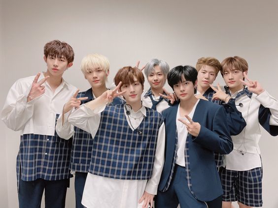 Member CIIPHER : Tan, Hyunbin, Hwi, Keita, Tag, Dohwan, dan Won.