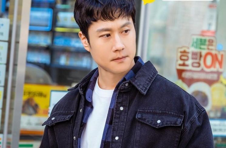 Detektif No Whi-oh diperankan oleh Jung Woo