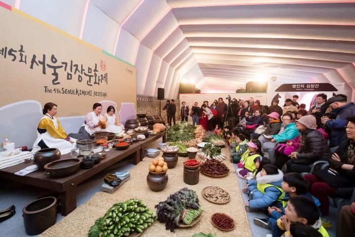 Liburan dan Belajar Budaya Korea Lewat Festival