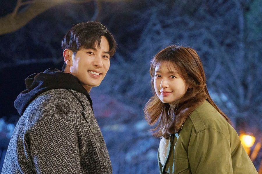 Kim Ji Suk & Jung So Min dari BTS Monthly Magazine Home (2021)
Sumber gambar: Soompi