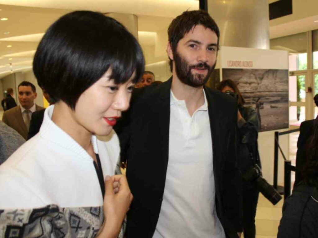 Bae Doona dan Jim Sturgess, tampil bersama di Festival Film Cannes 2014 (sumber: The Korea Herald)