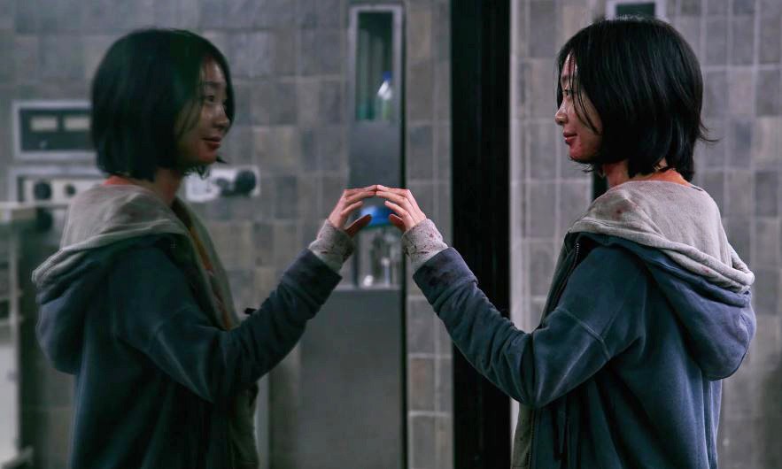Kim Da Mi sebagai Koo Ja Yoon dalam film "The Witch: Part 1 - The Subversion" (sumber: Pinterest)