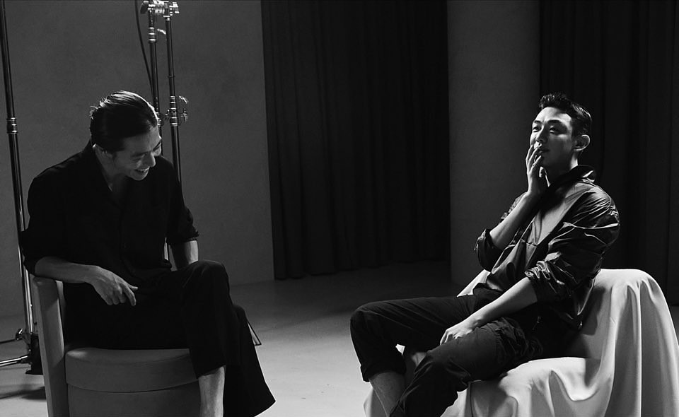 Kim Jae Wook dan Yoo Ah In dalam dokumenter "My Margiela"
(sumber: https://yooahinsikseekland.wordpress.com/)