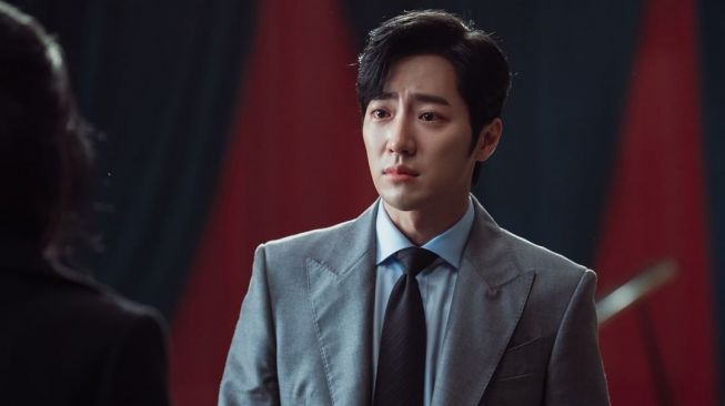 Lee Sang Yeob sebagai Seo Eun Pyung dalam kdrama Eve