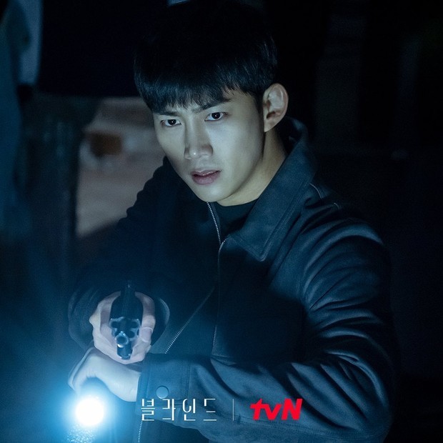 Taec Yeon sebagai Detektif Ryu Sung Joon di Kdrama Blind (2022)