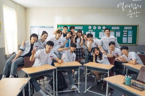 Anak kelas 2 SMA di cerita At Eighteen (jtbc)