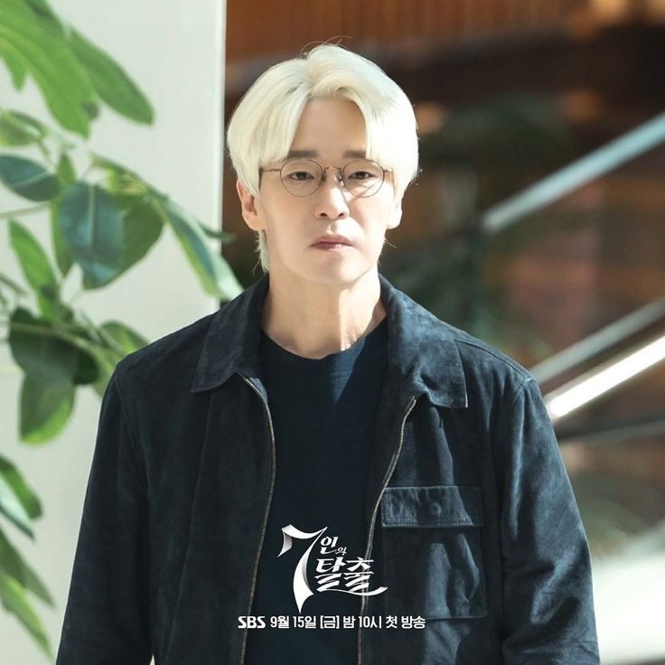 Uhm Ki Joon sebagai Matthew Lee